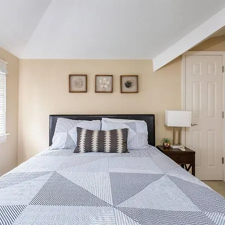 Prime Location In 12south, Walkable To Shopping & Dining Nashville