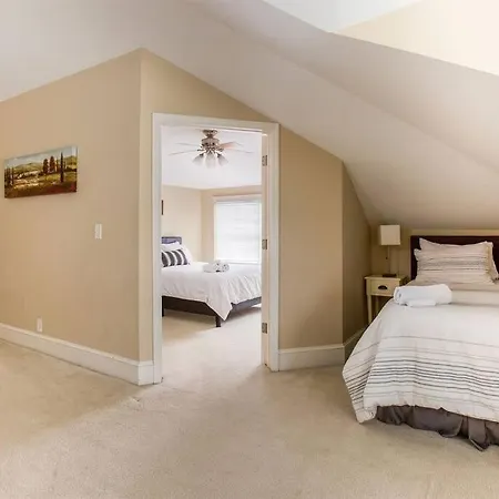 Holiday home Prime Location In 12south, Walkable To Shopping & Dining Nashville