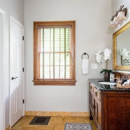 Prime Location In 12south, Walkable To Shopping & Dining * Nashville