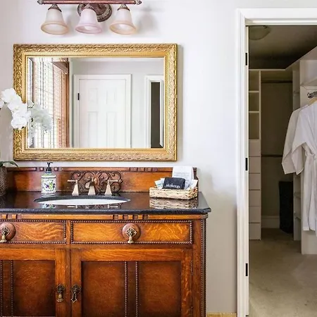 Prime Location In 12south, Walkable To Shopping & Dining Holiday home Nashville