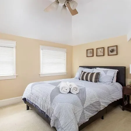 Holiday home Prime Location In 12south, Walkable To Shopping & Dining Nashville