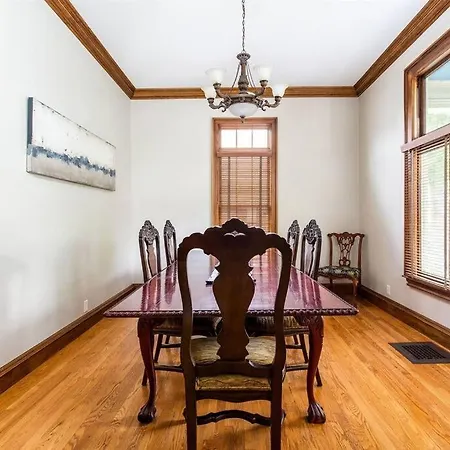 Prime Location In 12south, Walkable To Shopping & Dining