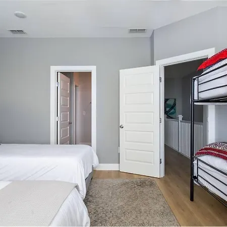 With En-suite Bath, Tv & Blackout Shades *