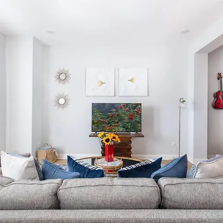 With En-suite Bath, Tv & Blackout Shades * Nashville