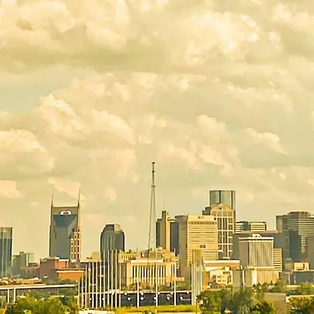 Skyline Views, 5min To Broadway Holiday home Nashville