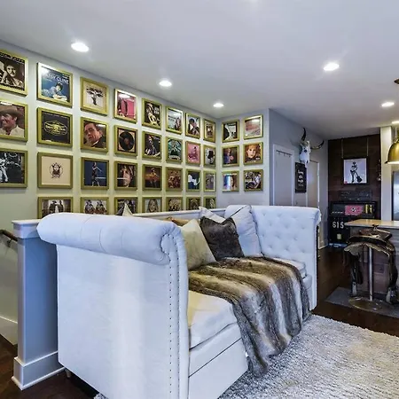 Skyline Views, 5min To Broadway Holiday home Nashville