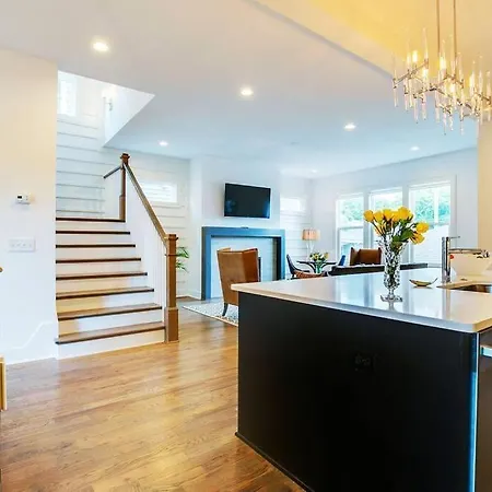 Rooftop, Walk To Restaurants, Printers Alley, Downtown Holiday home