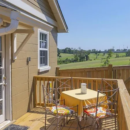 Golf Views, Porch Vibes, 3mi To Broadway! *