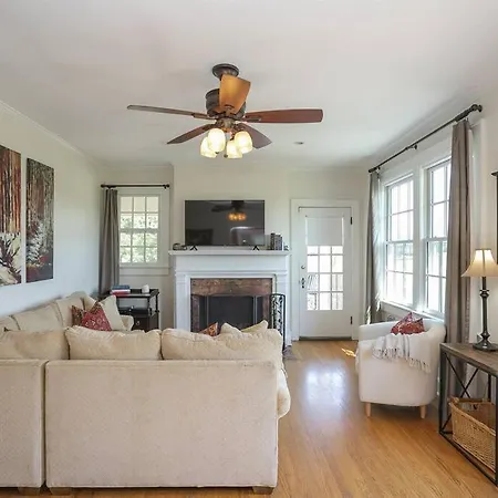 Golf Views, Porch Vibes, 3mi To Broadway! * Nashville