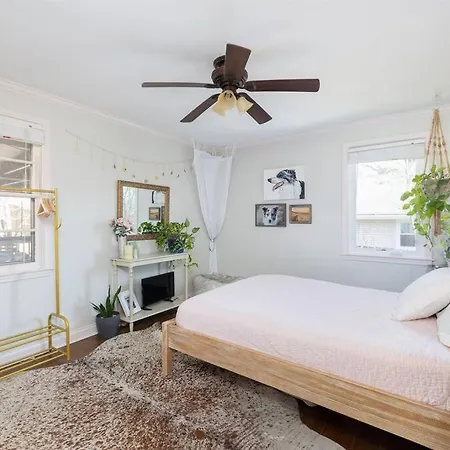 Holiday home Hot Tub, Ev, Minutes To Opry, Airport & Broadway