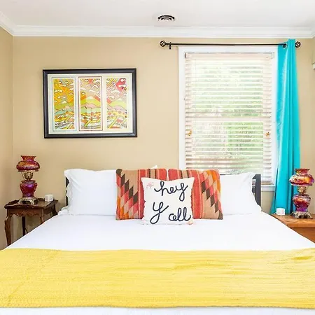 Honky Tonk Bar, Minutes To Airport & Broadway Holiday home