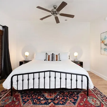 Minutes To Opry, Airport & Broadway Holiday home *