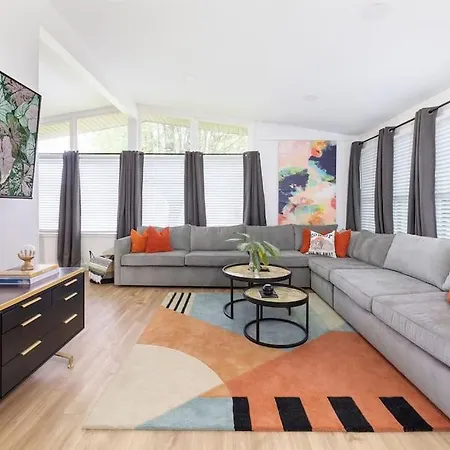Holiday home Minutes To Opry, Airport & Broadway *