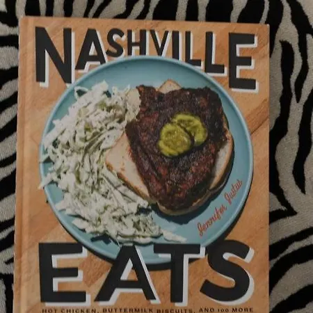 Minutes To Opry, Airport & Broadway Holiday home *
