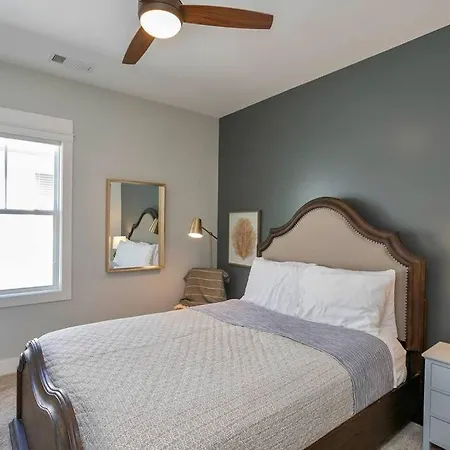 Views, Under 2mi Broadway, Gated Parking Holiday home