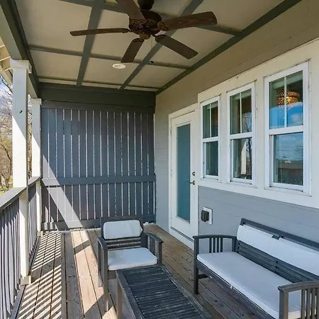 Holiday home Views, Under 2mi Broadway, Gated Parking