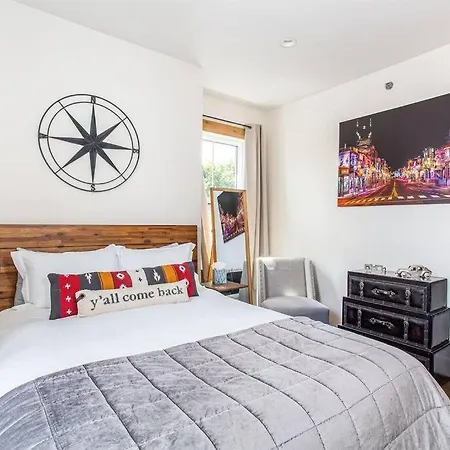 Historic Loft 2mi To Broadway On-site Speakeasy Apartment *