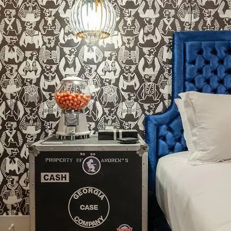 2 Side By Side Units, The Honky Tonk Party Pads, Parking Gym Pool Apartment