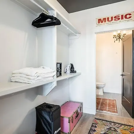 2 Side By Side Units, The Honky Tonk Party Pads, Parking Gym Pool Apartment