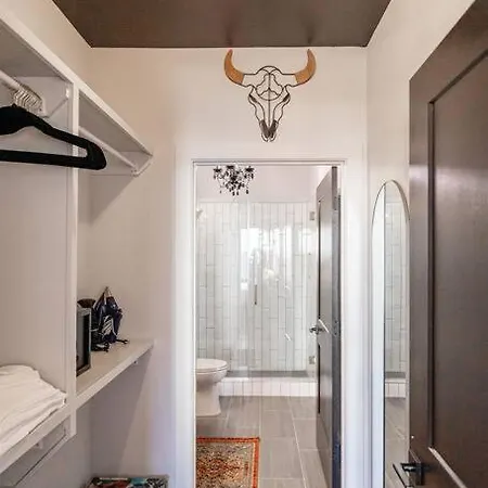 Apartment Downtown Midtown Vanderbilt, Honky Tonk Party Pad 2, Parking Gym Pool