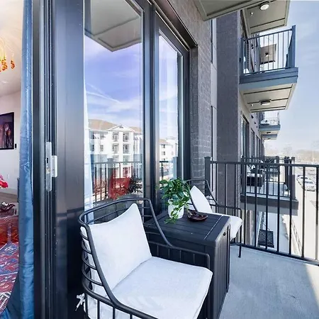 2 Side By Side Units, The Honky Tonk Party Pads, Parking Gym Pool * Nashville
