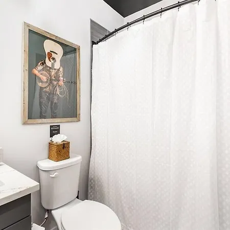 Apartment Downtown Midtown Vanderbilt, Honky Tonk Party Pad 1, Parking Gym Pool