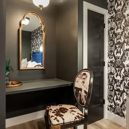Downtown Midtown Vanderbilt, Honky Tonk Party Pad 1, Parking Gym Pool Apartment Nashville