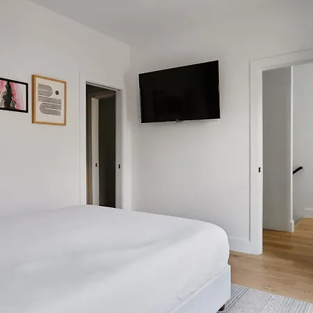 6 Bed With En Baths, Host Up To 20, Rooftops, Parking, Gourmet Kitchens, Cozy Living Spaces, Skyline Views & Fire Table, Near Downtown, Distilleries & Marathon Village, High-speed Wi-fi, 24hr Hospitality * Nashville