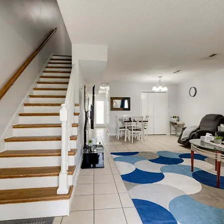 2 Bdr With Free Parking! 2m To Broadway!
