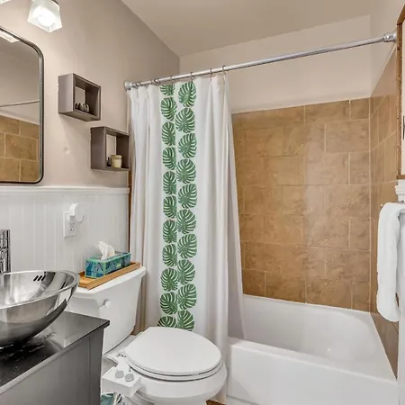 Prime East Nash Location - 5 Mins To Broadway Holiday home *
