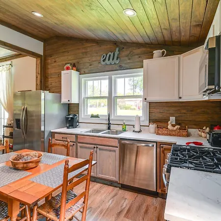Holiday home Bright Whites Creek Home: 12 Mi To Dtwn Nashville! Nashville