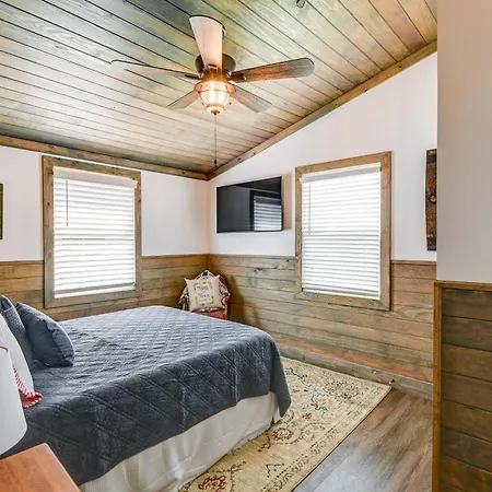 Bright Whites Creek Home: 12 Mi To Dtwn Nashville! Holiday home *