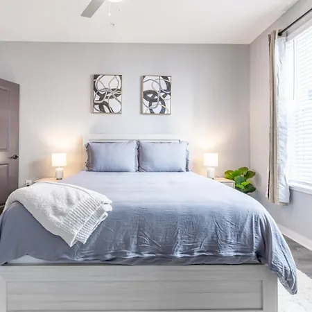 Apartment Spacious City Center Apartment! Free Parking, Pet-friendly, High-speed Wi-fi!