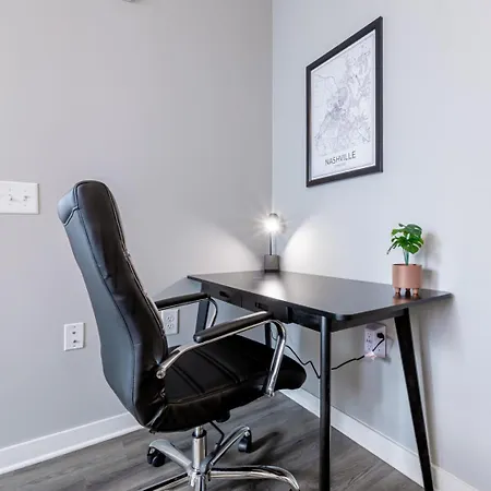 Spacious City Center Apartment! Free Parking, Pet-friendly, High-speed Wi-fi! Apartment Nashville