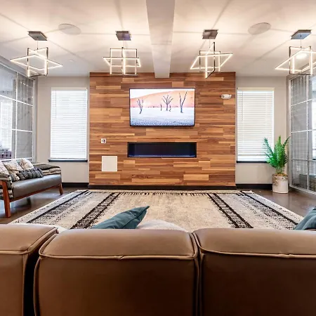 Spacious City Center Apartment! Free Parking, Pet-friendly, High-speed Wi-fi! Apartment *