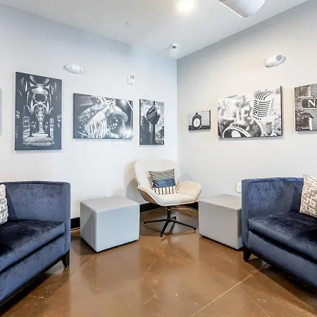 Spacious City Center Apartment! Free Parking, Pet-friendly, High-speed Wi-fi! * Nashville