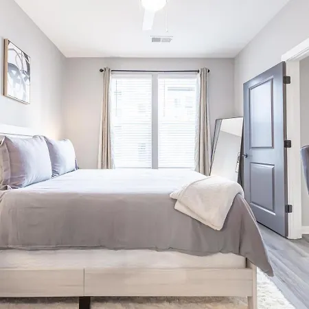 Spacious City Center Apartment! Free Parking, Pet-friendly, High-speed Wi-fi! Apartment *