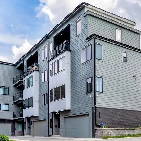 Holiday home Unwind In Opulence 4br 4ba Near Broadway