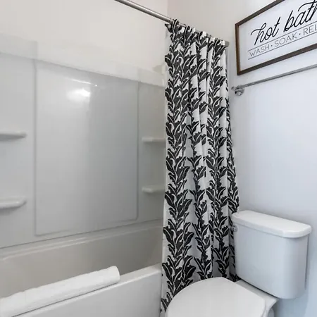 Holiday home 6 Bedroom Quiet Townhome! 6min To Airport & 15min To Downtown! Nashville