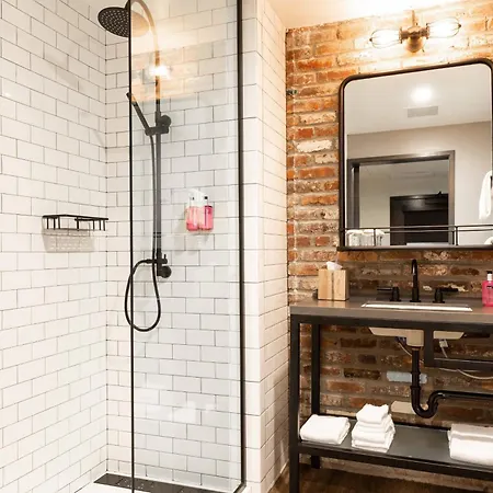 Moxy Downtown Hotel 3*