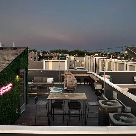 Rooftop, Game - Strawberry Wine & Tn Whiskey * Nashville