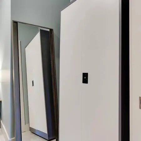 New Design-2 Miles To Broadway Apartment *