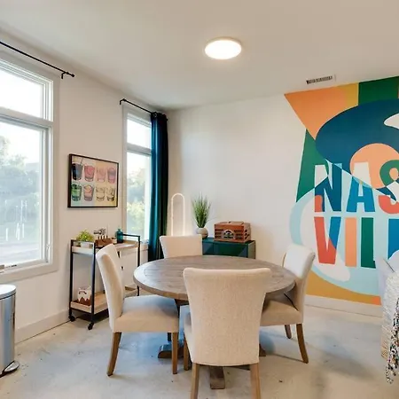 New Design-2 Miles To Broadway Apartment