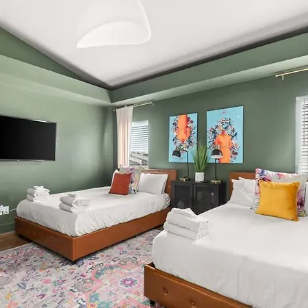 Holiday home Modern Townhouse Near Vandy And Parthenon *