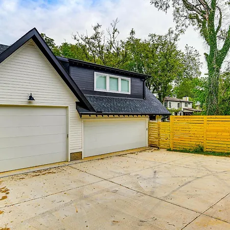12 South Neighborhood: Home W/ Modern Flair! Holiday home