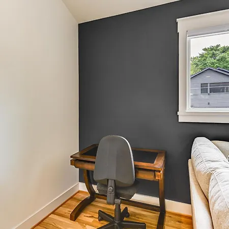 12 South Neighborhood: Home W/ Modern Flair!