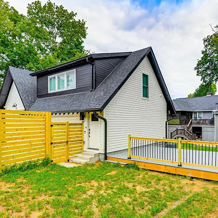 12 South Neighborhood: Home W/ Modern Flair! Holiday home Nashville