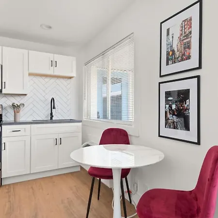 Apartment Vibes- Stay, Play, And Relax Unit 5b Apts