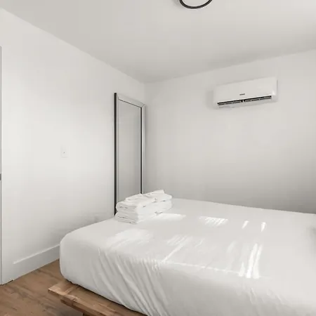Living- A Stylish Escape Unit 6b Apts Nashville