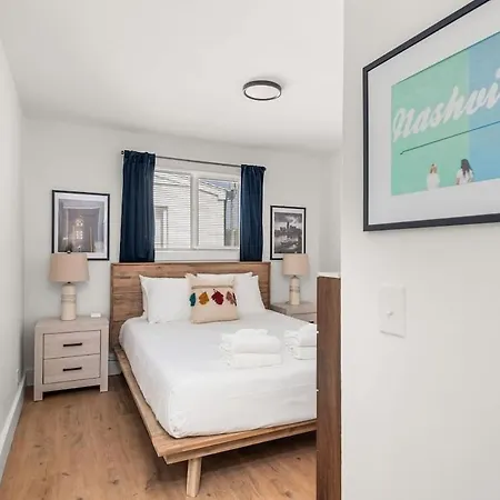Chic Retreat In The Heart Of Unit #4a Apts